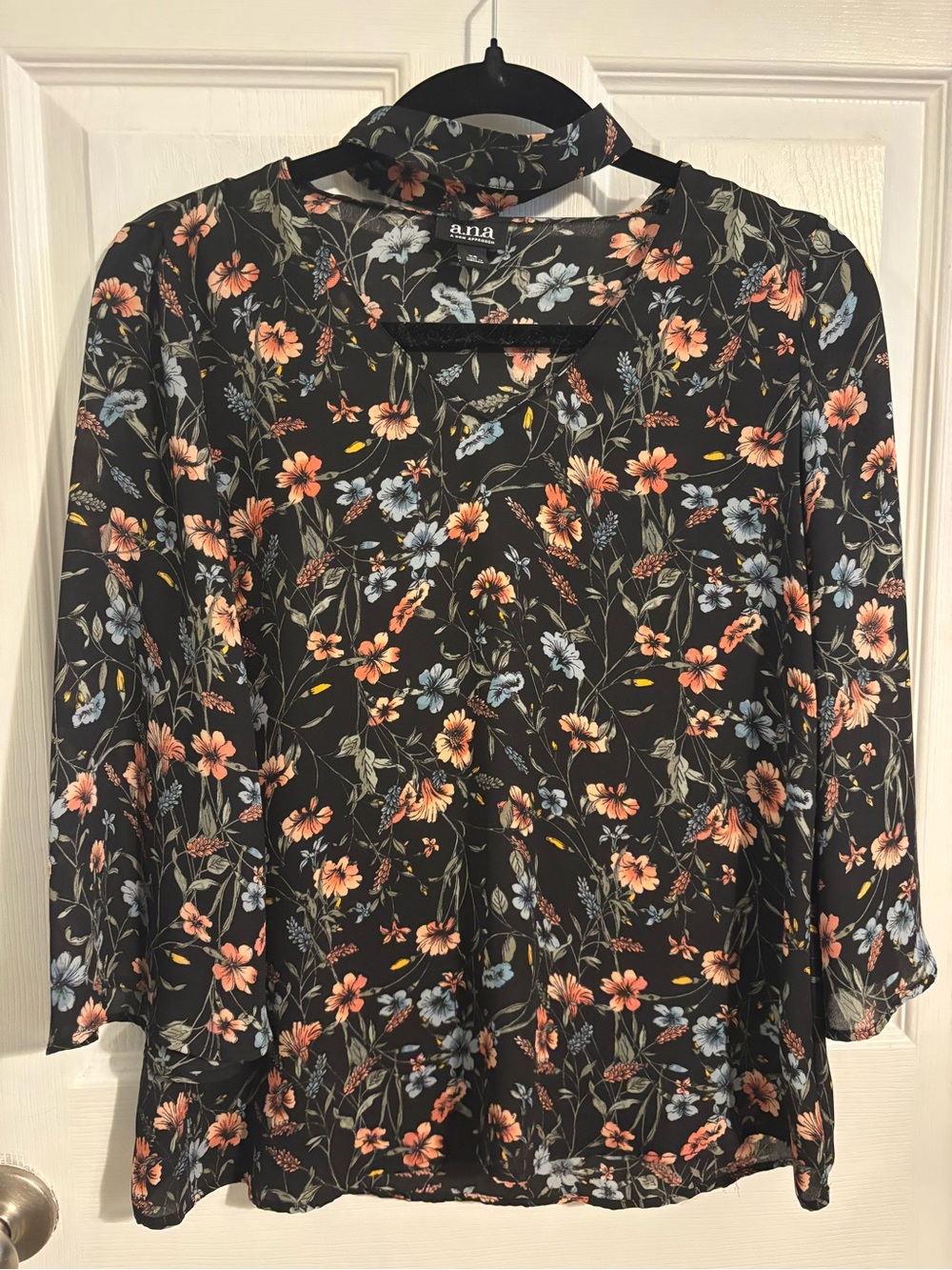 😍a.n.a Black Floral V-Neck Top with Peach and Light Blue Blooms Size XS